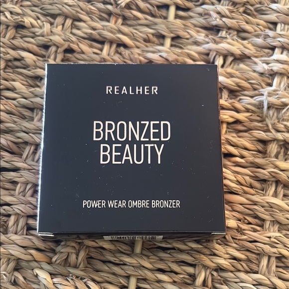 REALHER Bronzed Beauty Ombre Bronzer – New in Box - Picture 1 of 2